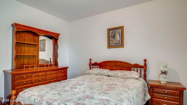 34 Normandy Heights Rd, Taylorsville, KY 40071