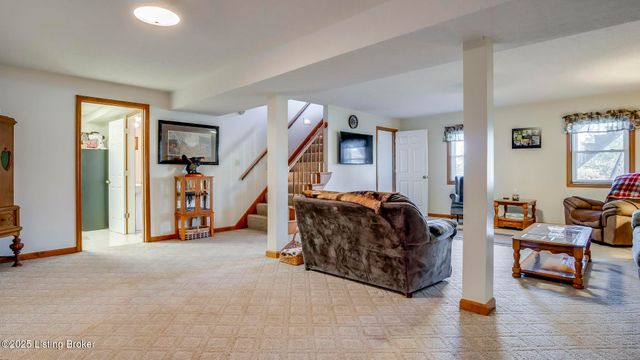 34 Normandy Heights Rd, Taylorsville, KY 40071