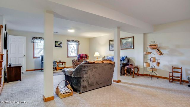 34 Normandy Heights Rd, Taylorsville, KY 40071