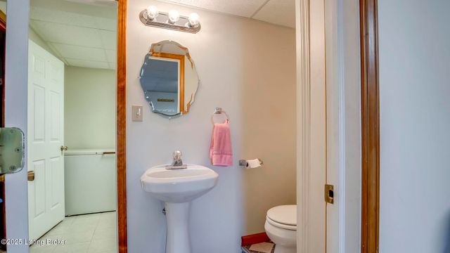 34 Normandy Heights Rd, Taylorsville, KY 40071