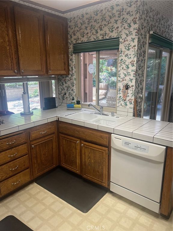 Image 4 of property listing at 1879 Marian, Thousand Oaks, CA 91360