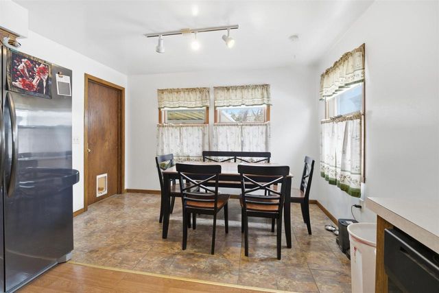 1928 S LAWE STREET, Appleton, WI 54915