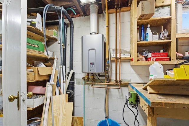 1928 S LAWE STREET, Appleton, WI 54915