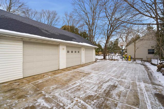 1928 S LAWE STREET, Appleton, WI 54915