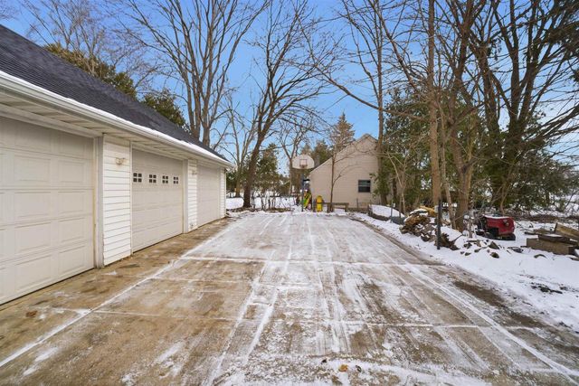 1928 S LAWE STREET, Appleton, WI 54915