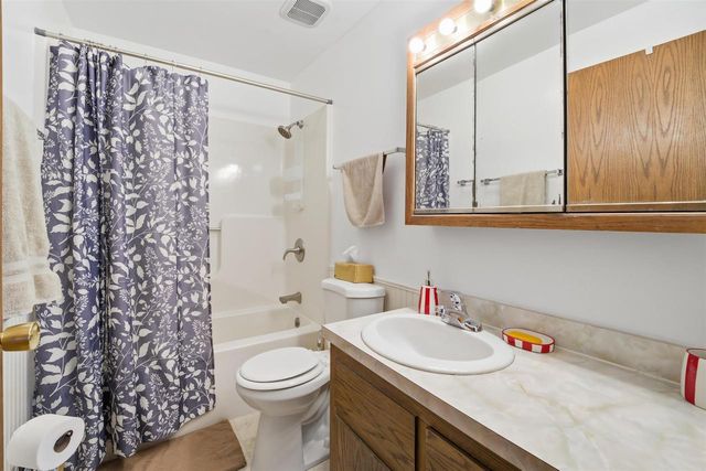 1928 S LAWE STREET, Appleton, WI 54915