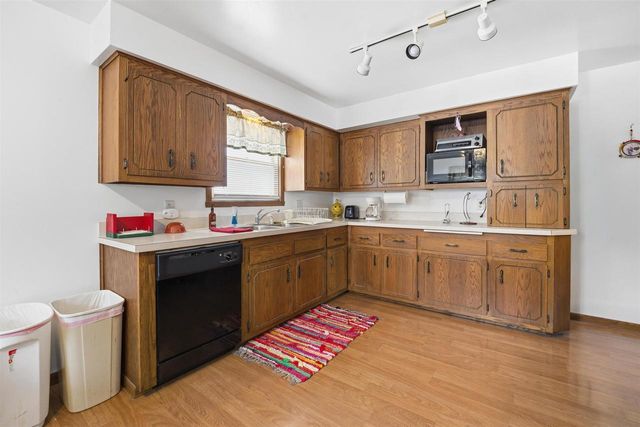 1928 S LAWE STREET, Appleton, WI 54915