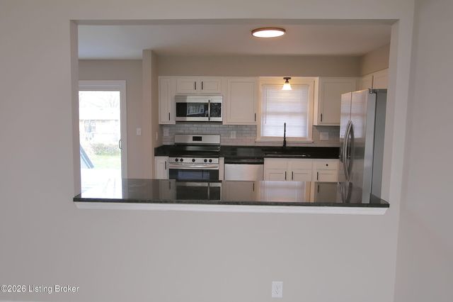 2905 Nepperhan Rd, Louisville, KY 40218