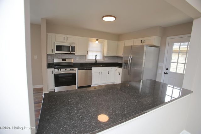 2905 Nepperhan Rd, Louisville, KY 40218