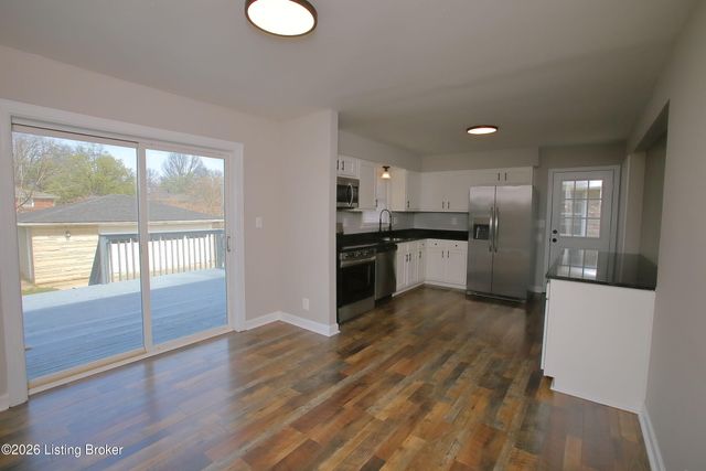 2905 Nepperhan Rd, Louisville, KY 40218