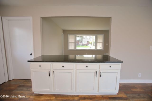 2905 Nepperhan Rd, Louisville, KY 40218