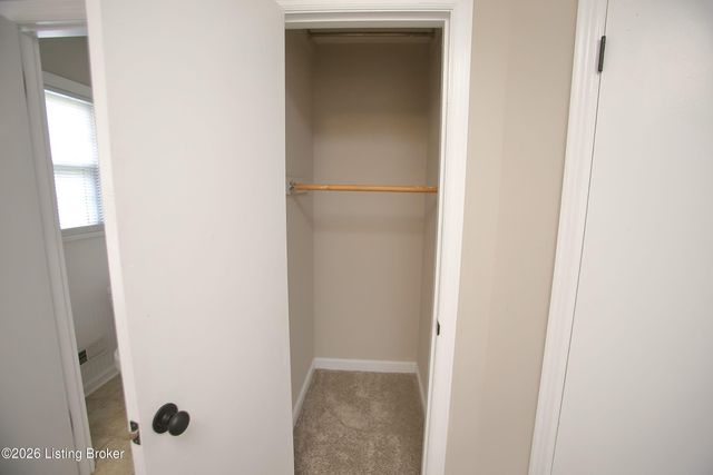 2905 Nepperhan Rd, Louisville, KY 40218