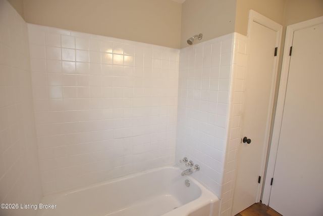 2905 Nepperhan Rd, Louisville, KY 40218