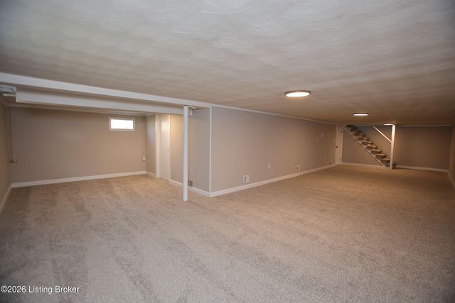 2905 Nepperhan Rd, Louisville, KY 40218