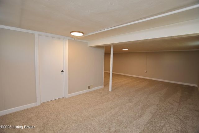 2905 Nepperhan Rd, Louisville, KY 40218