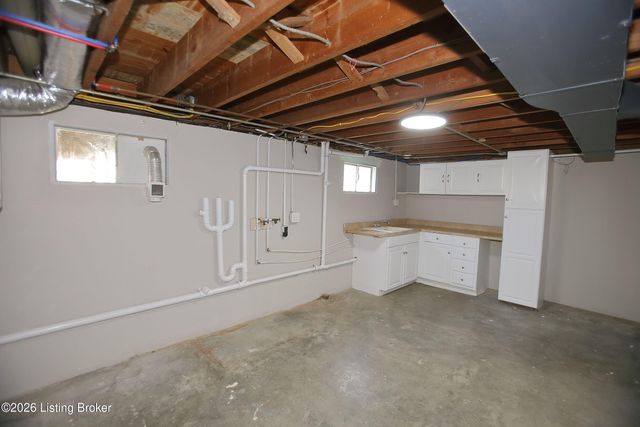 2905 Nepperhan Rd, Louisville, KY 40218