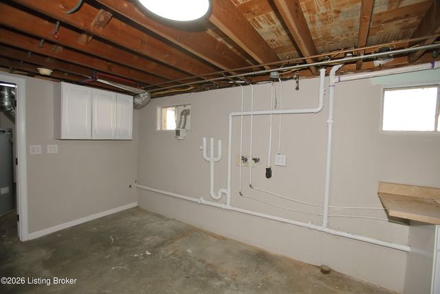 2905 Nepperhan Rd, Louisville, KY 40218