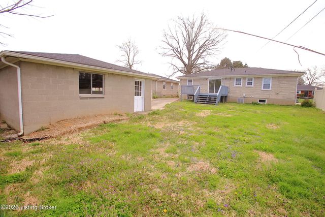 2905 Nepperhan Rd, Louisville, KY 40218