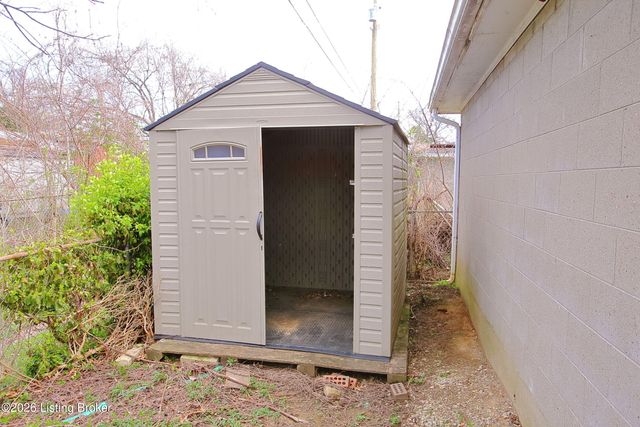 2905 Nepperhan Rd, Louisville, KY 40218