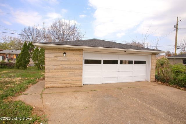 2905 Nepperhan Rd, Louisville, KY 40218