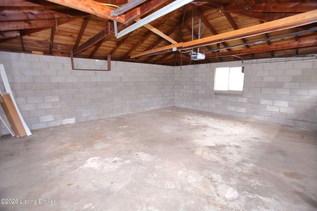 2905 Nepperhan Rd, Louisville, KY 40218