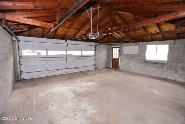 2905 Nepperhan Rd, Louisville, KY 40218