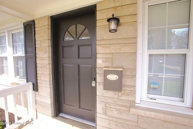 2905 Nepperhan Rd, Louisville, KY 40218