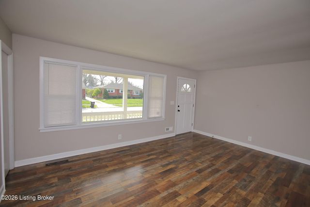 2905 Nepperhan Rd, Louisville, KY 40218