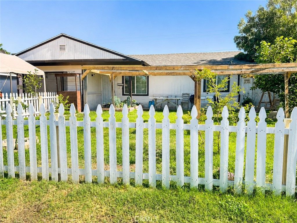Image 1 of property listing at 1629 Bedford Avenue, Modesto, CA 95351