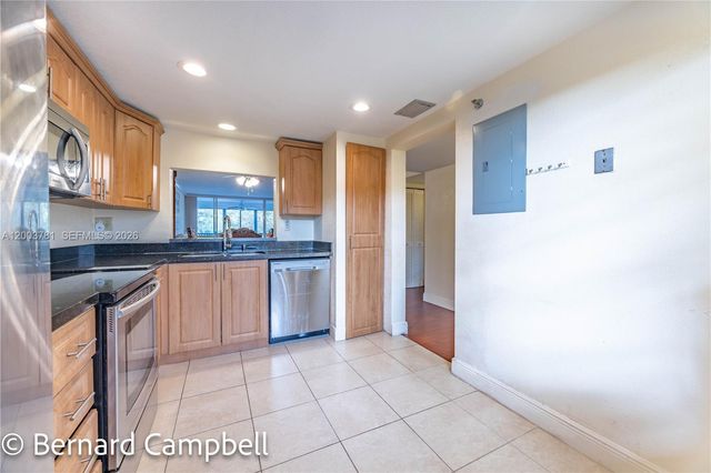 3940 Inverrary Boulevard 403A, Lauderhill, FL 33319