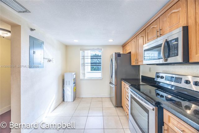 3940 Inverrary Boulevard 403A, Lauderhill, FL 33319