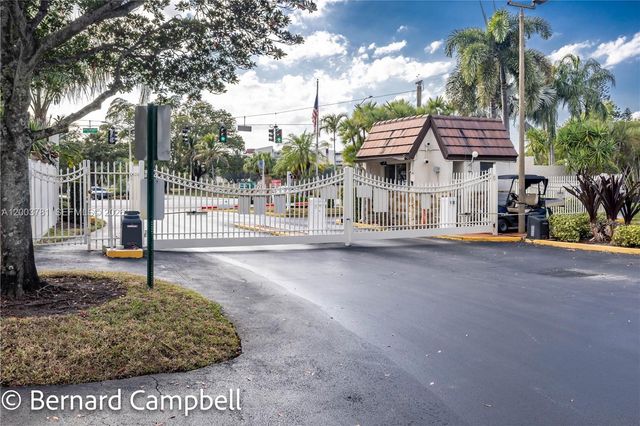 3940 Inverrary Boulevard 403A, Lauderhill, FL 33319