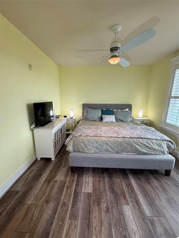 4221 Grassy Pointe Drive 301, Galveston, TX 77554