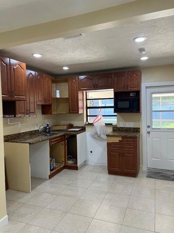 2820 SW 65th Ave, Miramar, FL 33023