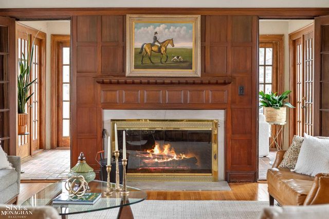 1041 Lochmoor Boulevard, Grosse Pointe Woods, MI 48236