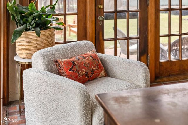 1041 Lochmoor Boulevard, Grosse Pointe Woods, MI 48236