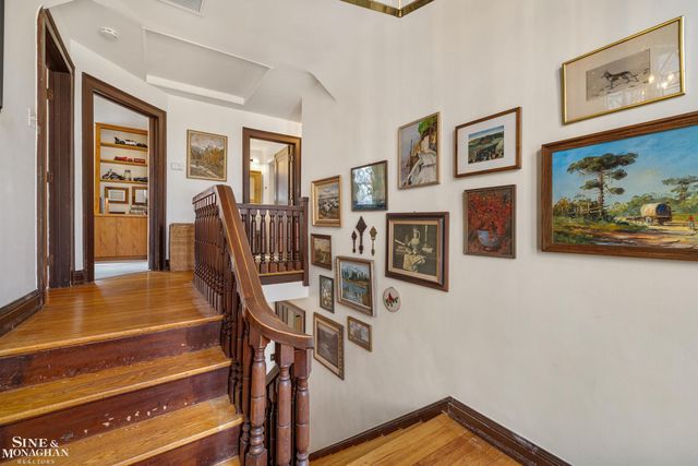 1041 Lochmoor Boulevard, Grosse Pointe Woods, MI 48236