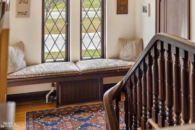 1041 Lochmoor Boulevard, Grosse Pointe Woods, MI 48236