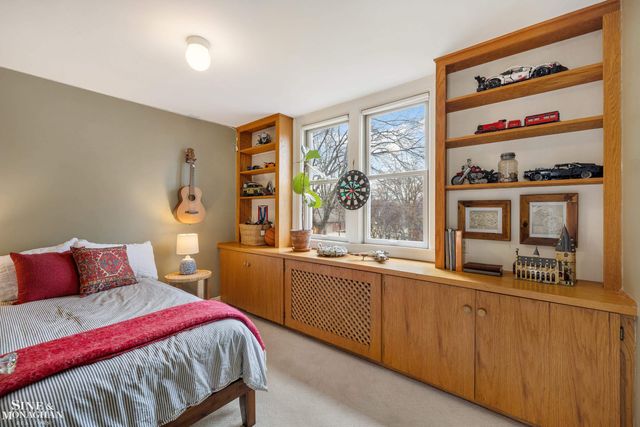 1041 Lochmoor Boulevard, Grosse Pointe Woods, MI 48236