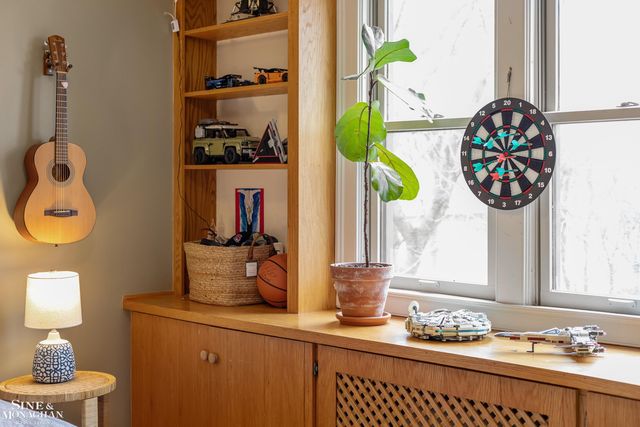 1041 Lochmoor Boulevard, Grosse Pointe Woods, MI 48236