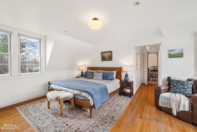 1041 Lochmoor Boulevard, Grosse Pointe Woods, MI 48236