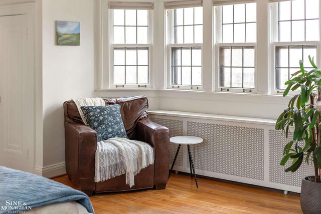 1041 Lochmoor Boulevard, Grosse Pointe Woods, MI 48236