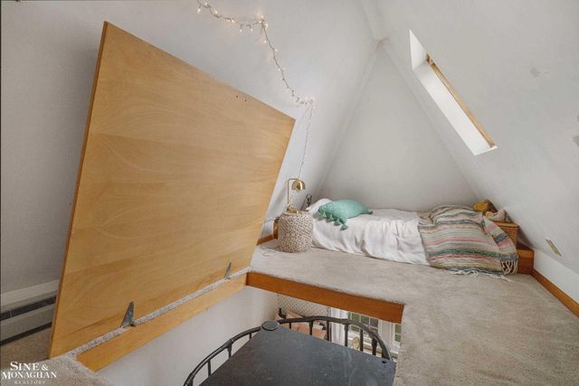 1041 Lochmoor Boulevard, Grosse Pointe Woods, MI 48236