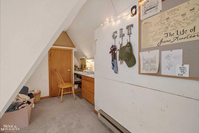 1041 Lochmoor Boulevard, Grosse Pointe Woods, MI 48236