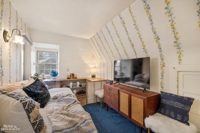 1041 Lochmoor Boulevard, Grosse Pointe Woods, MI 48236