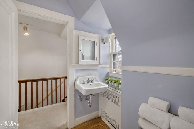 1041 Lochmoor Boulevard, Grosse Pointe Woods, MI 48236