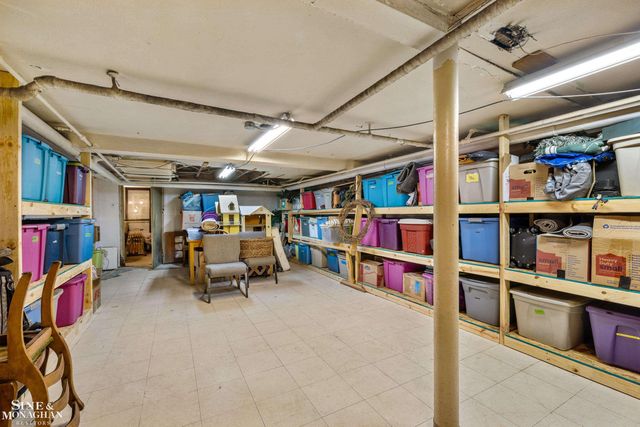 1041 Lochmoor Boulevard, Grosse Pointe Woods, MI 48236