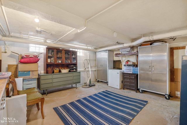 1041 Lochmoor Boulevard, Grosse Pointe Woods, MI 48236