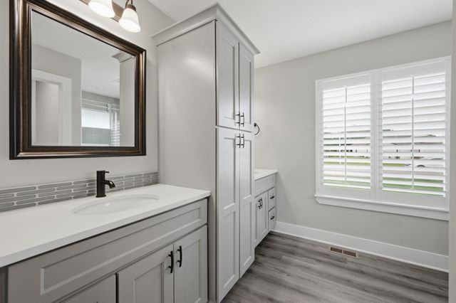 2327 S Chateau, Wichita, KS 67207