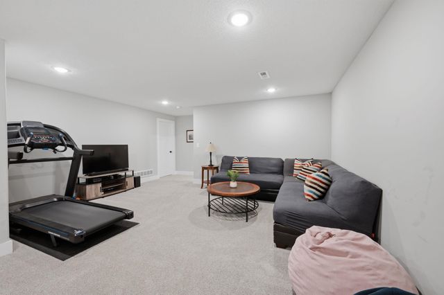2327 S Chateau, Wichita, KS 67207